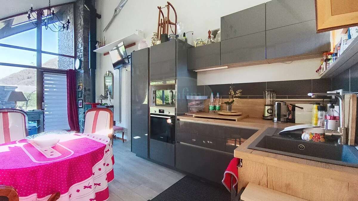 Maison à JUZET-DE-LUCHON