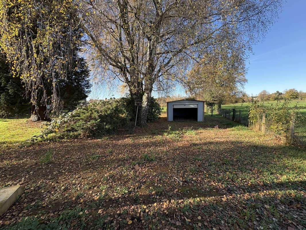 Maison à SAINT-LEONARD-DE-NOBLAT