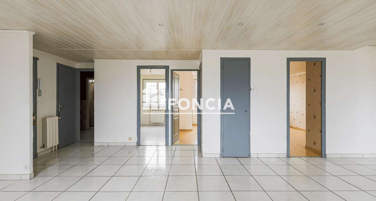 Appartement à LE PONT-DE-CLAIX