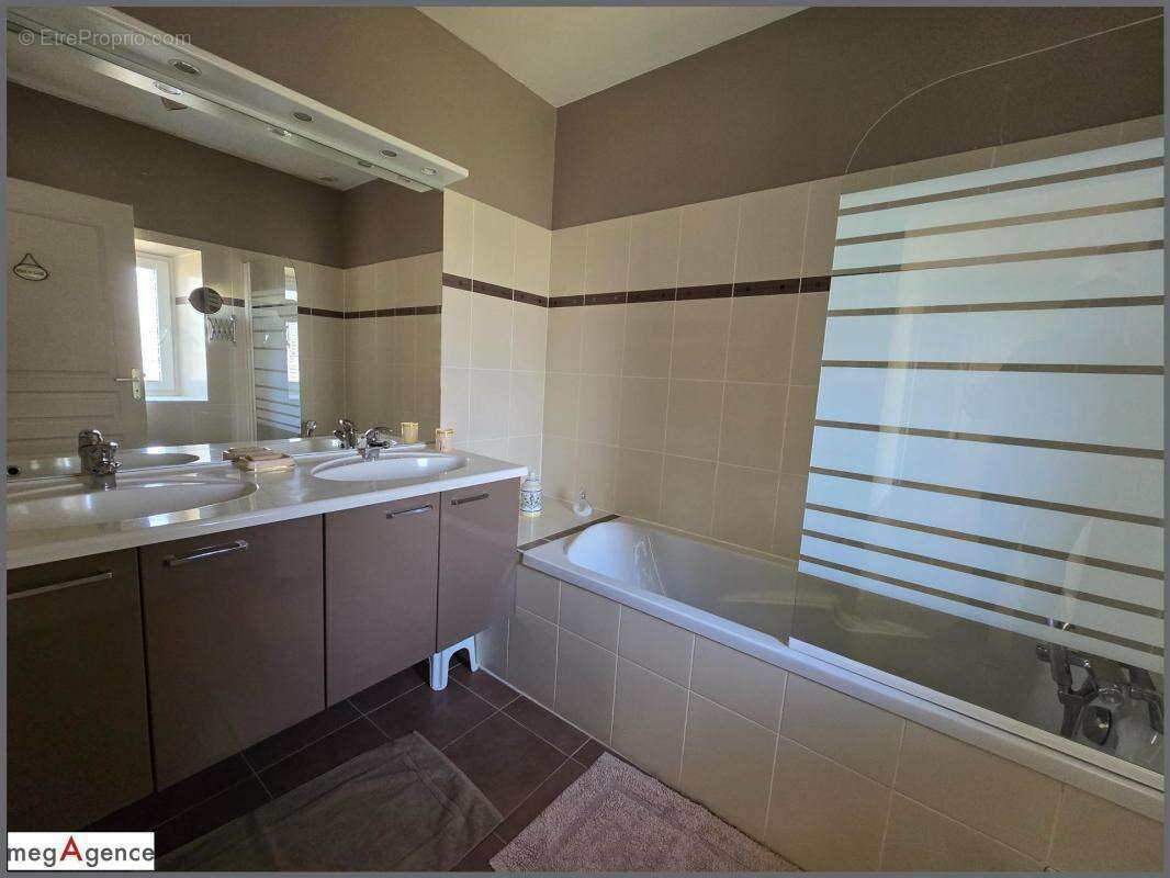 Maison à VILLEDIEU-LES-POELES