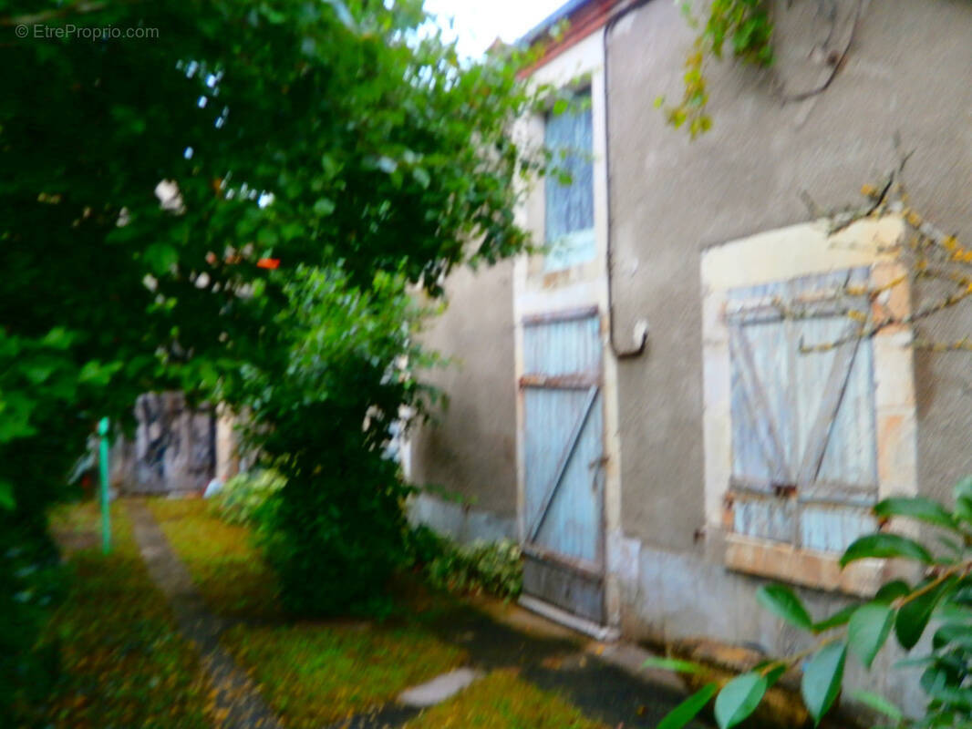Commerce à LES BORDES