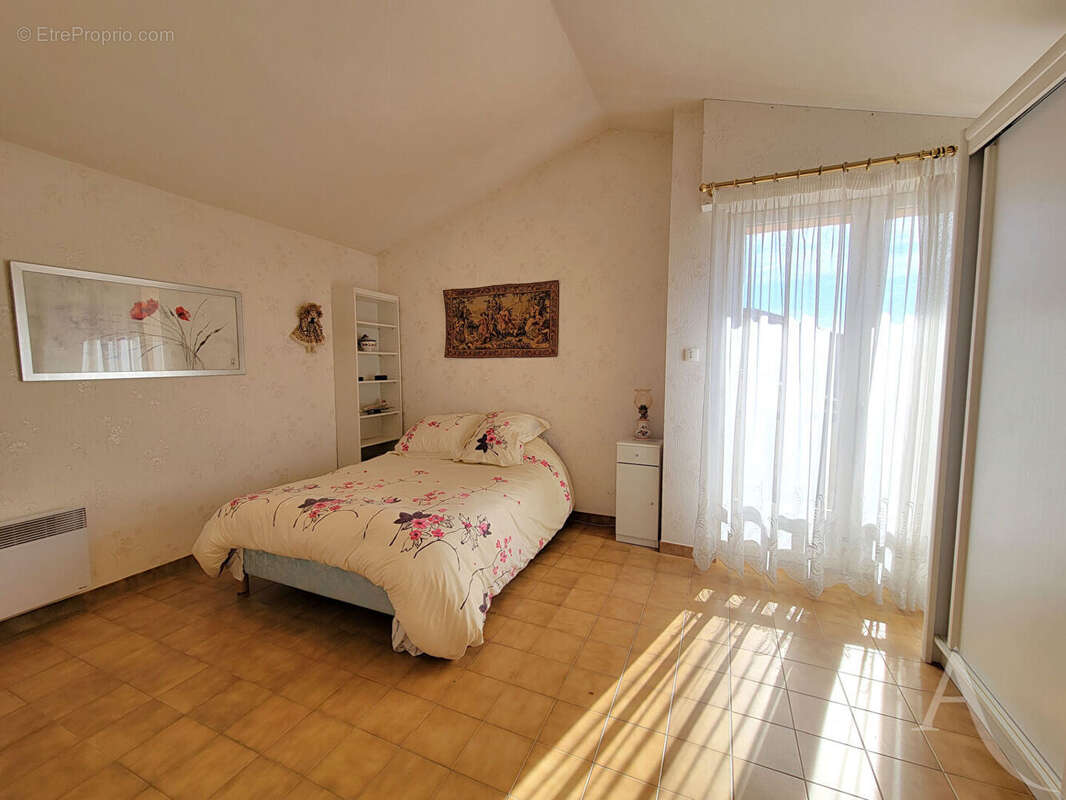 Maison  - 4 chambres - garage et véranda  -  Saint Cyprien - photo 12