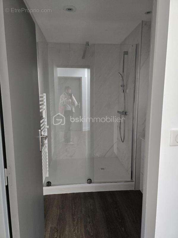 Immeuble de bureaux sur 3 niveaux avec appartement indépendant, opportunité d'investissement rare - photo 25