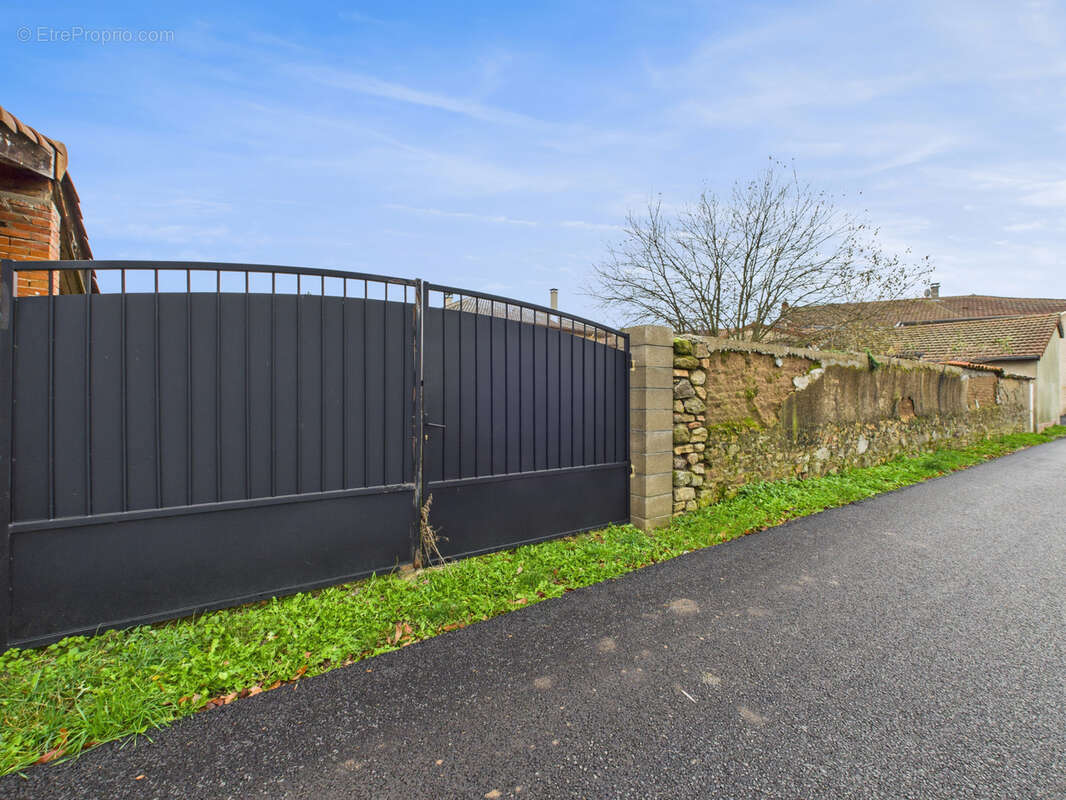Maison à SAINT-BARTHELEMY-LESTRA