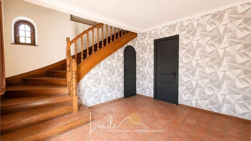Propriété de caractère – Emplacement exceptionnel, beaux volumes et potentiel unique - photo 4