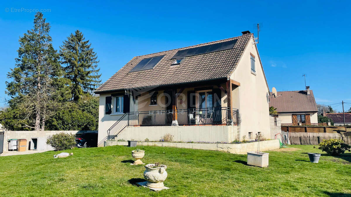 Maison à BUTTEAUX