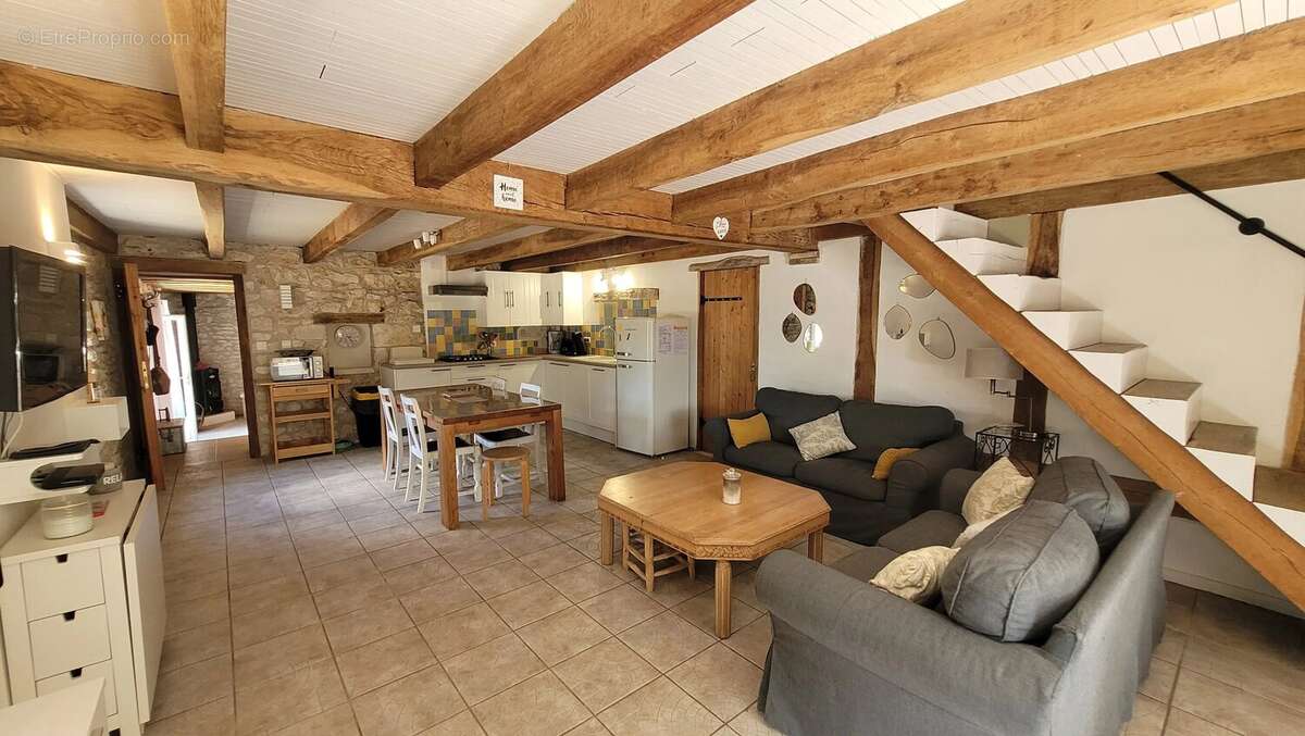 Propriété isolée avec 2 gîtes et piscine sur plus de 4 hectares - photo 3