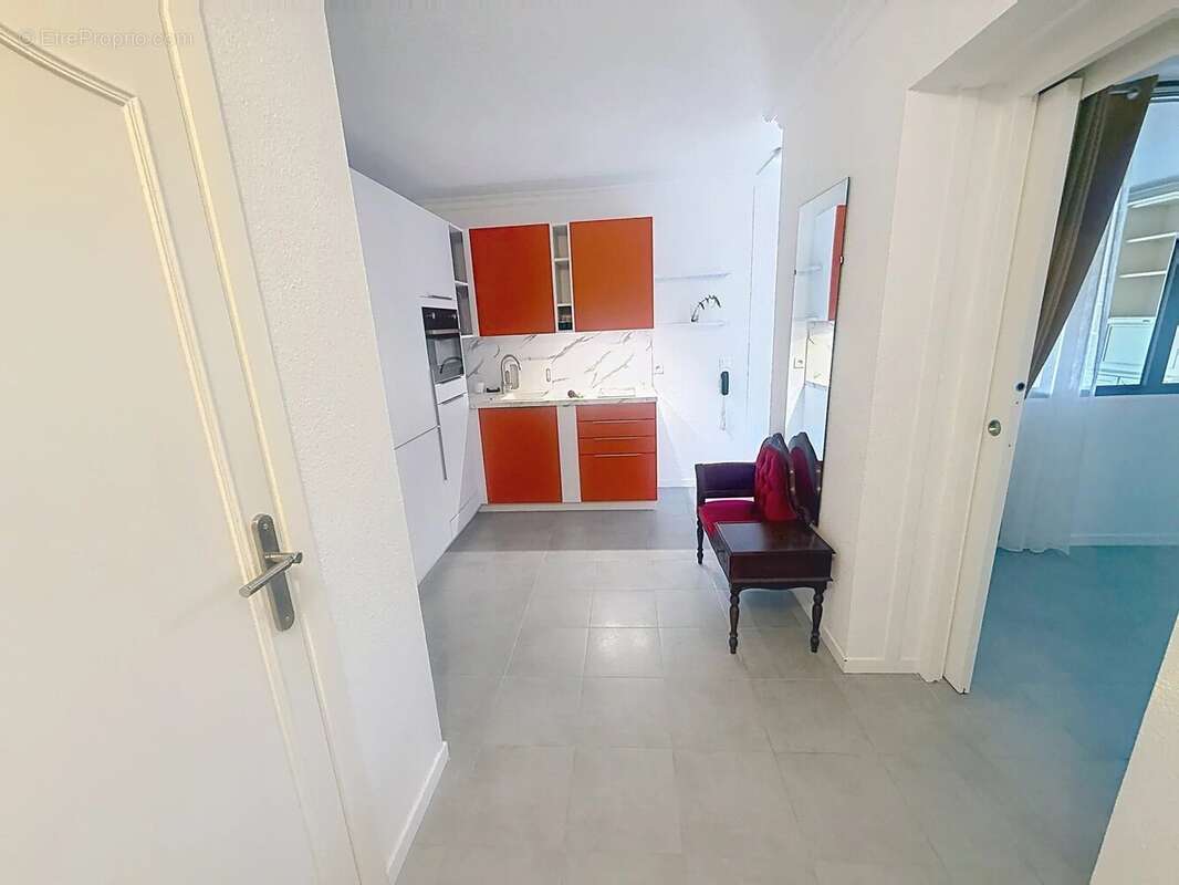 Cannes tassigny : residence seniors grand 2 pieces refait neuf - photo 3