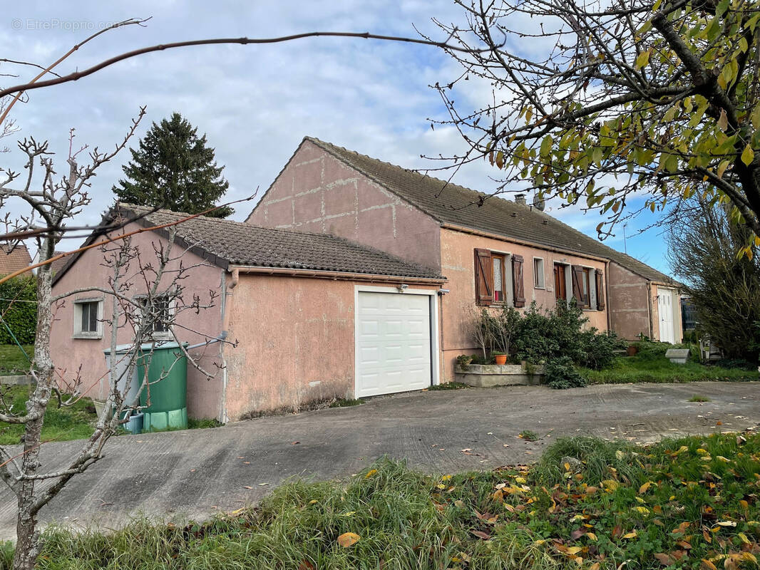 Maison à CHARTRONGES