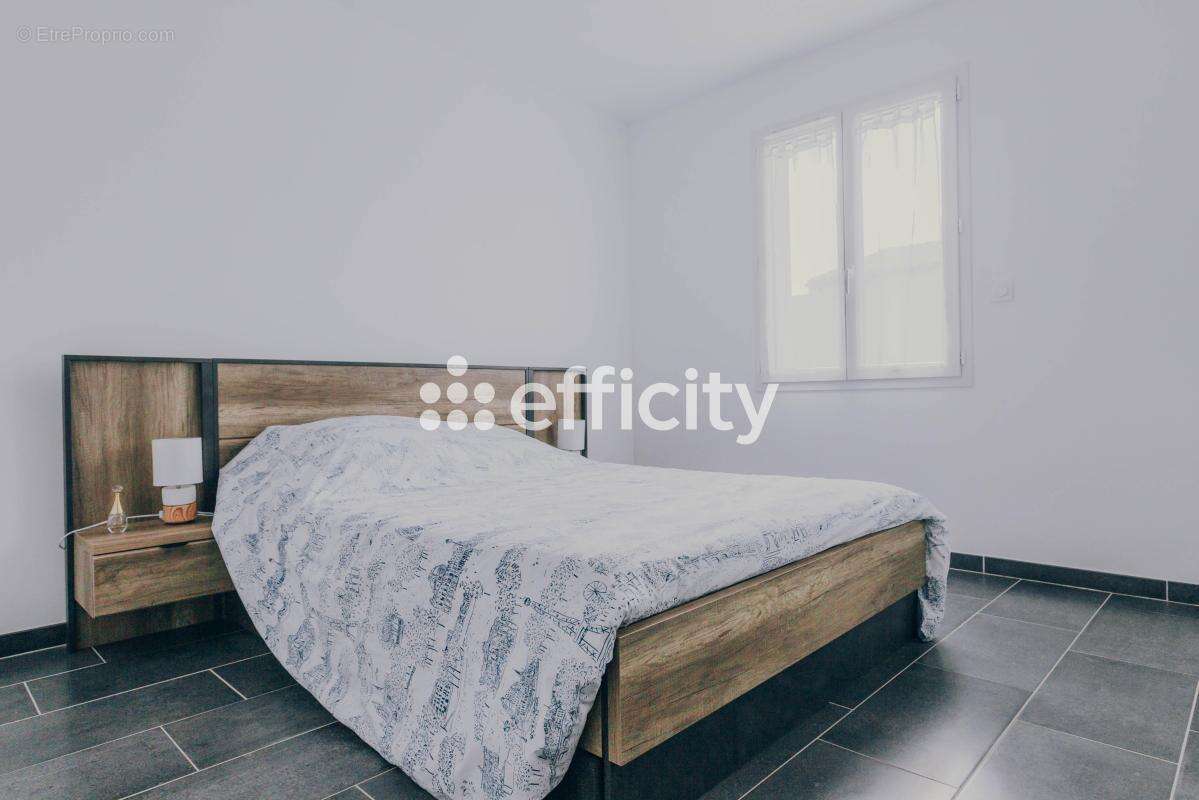 Maison à SAINTE-SOULLE