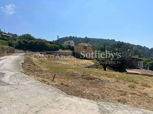 Saint-Laurent-d’Èze : Terrain constructible 988 m² proche Monaco - Projet villa - photo 5