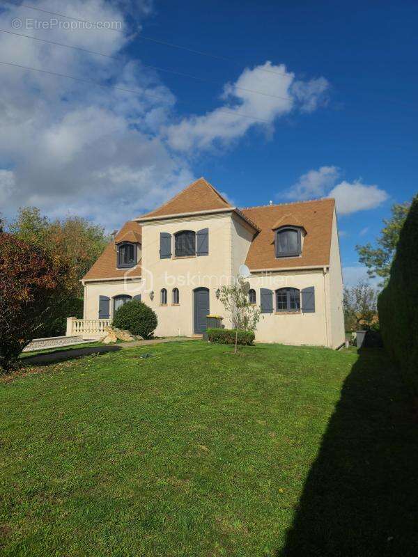 Maison à EVRY-GREGY-SUR-YERRE