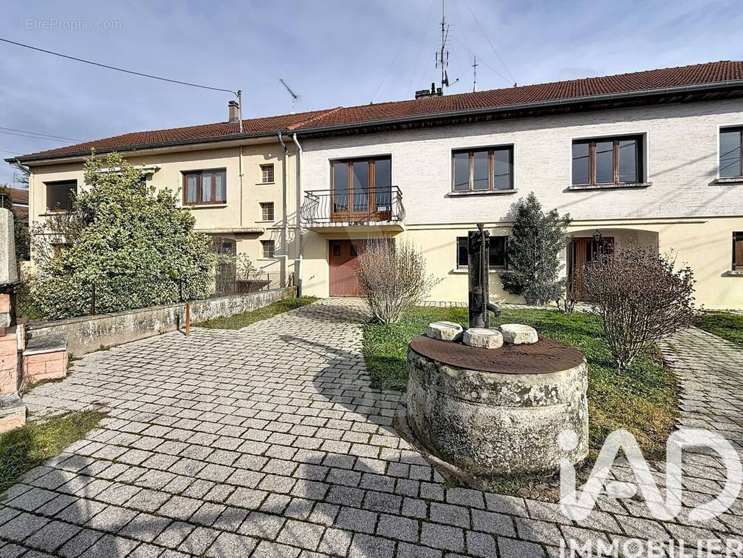 Photo 1 - Maison à VIC-SUR-SEILLE