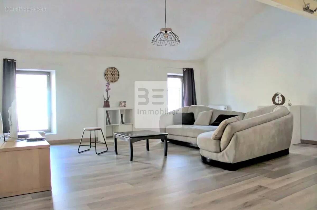 Appartement à LAUDUN-L&#039;ARDOISE