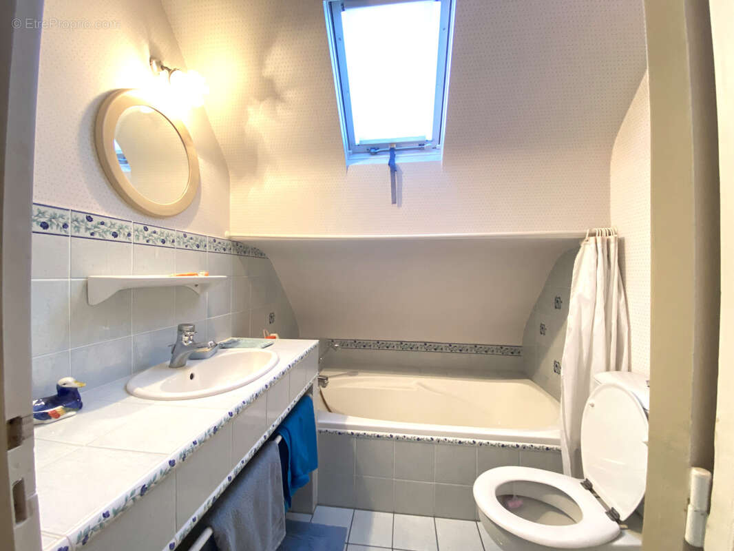 Maison à MONTACHER-VILLEGARDIN