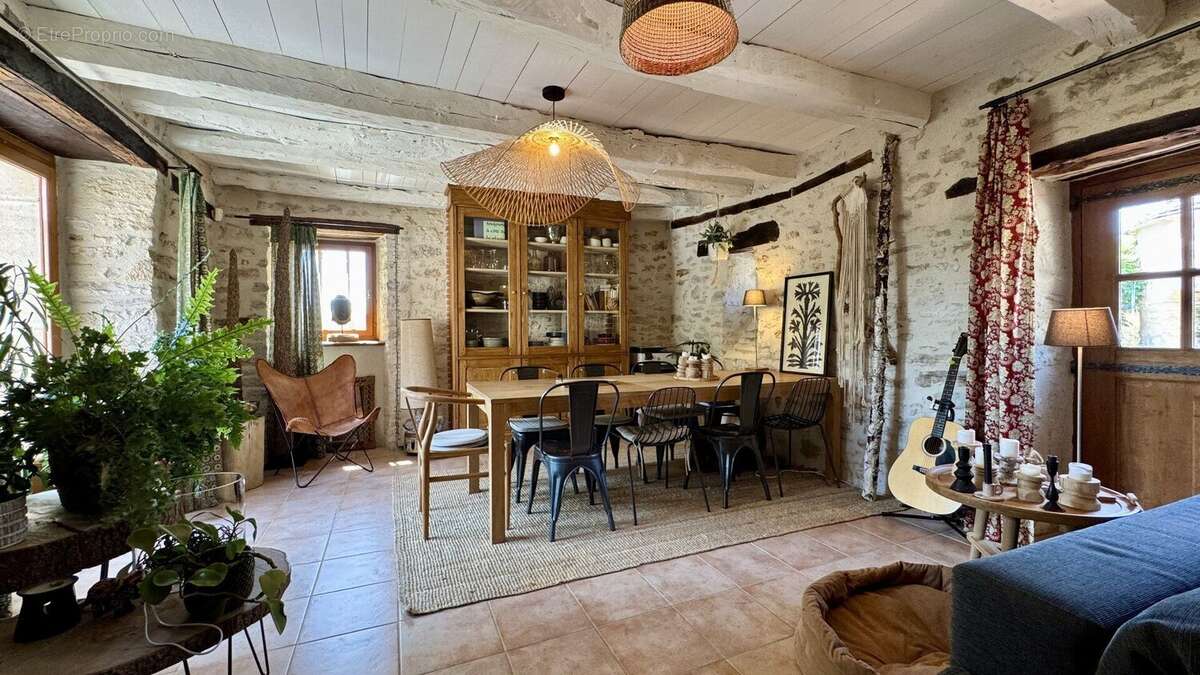 Corps de ferme restauré - 2 maisons indépendantes - 255 m2 habitables - photo 3