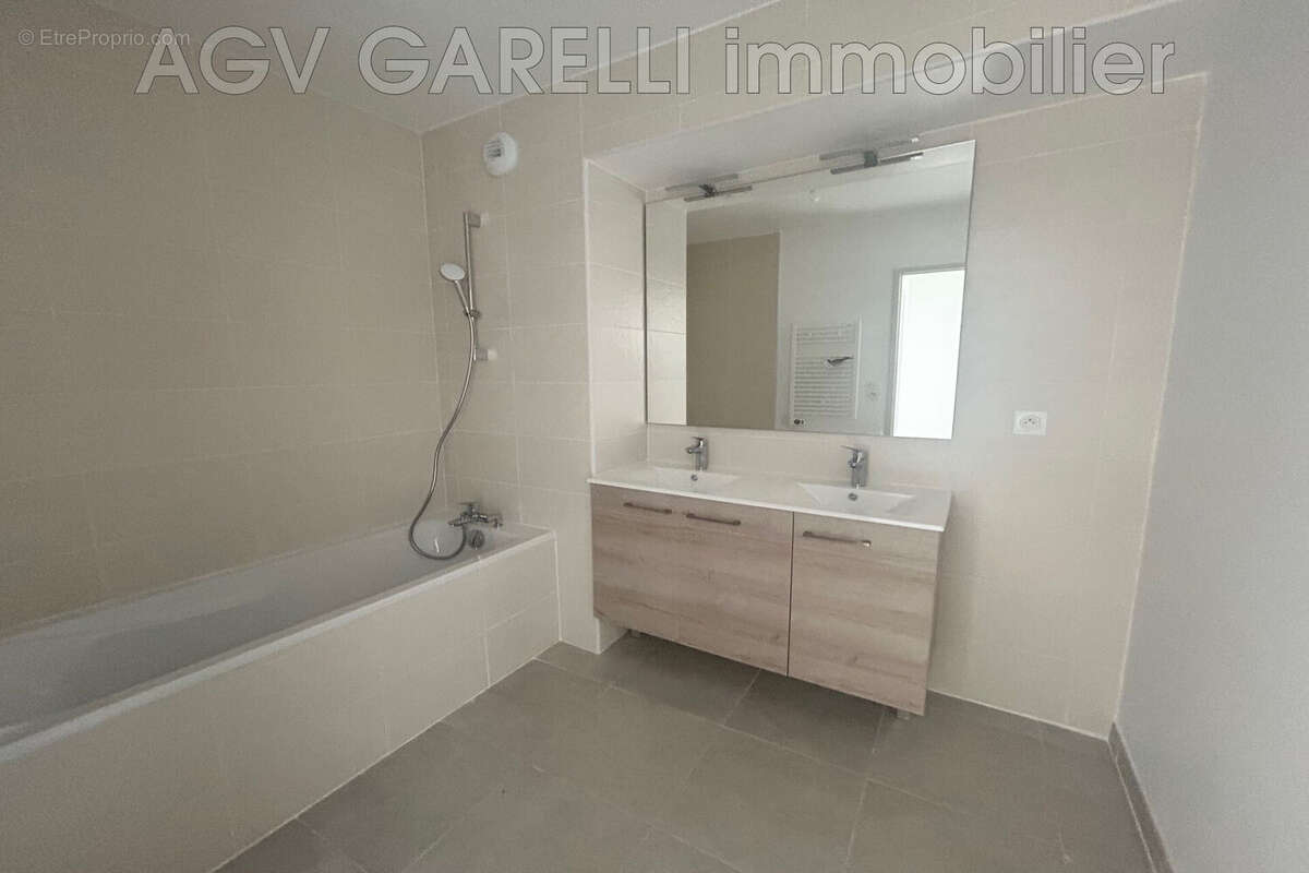 Appartement à HYERES