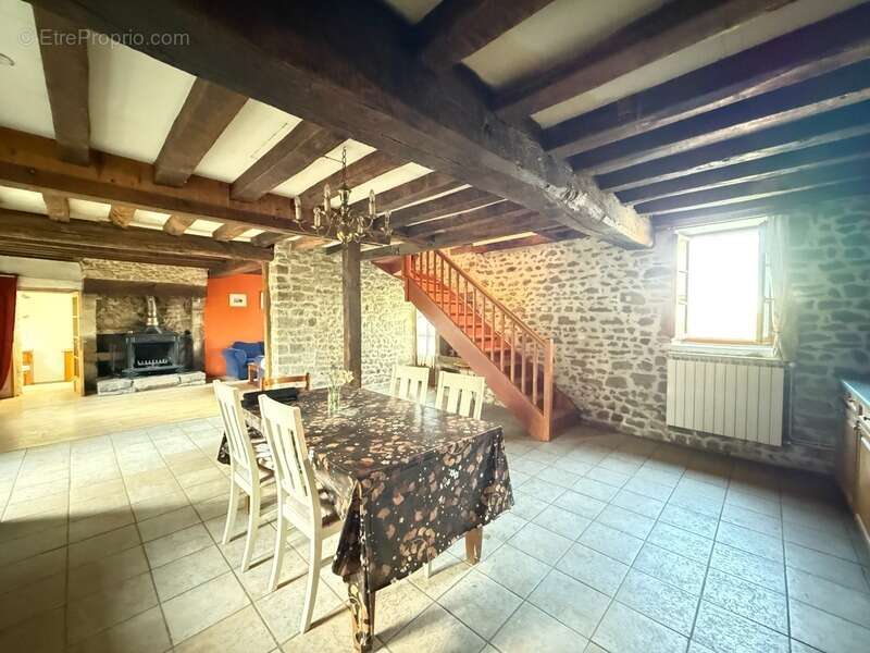 Maison à BUSSIERE-DUNOISE