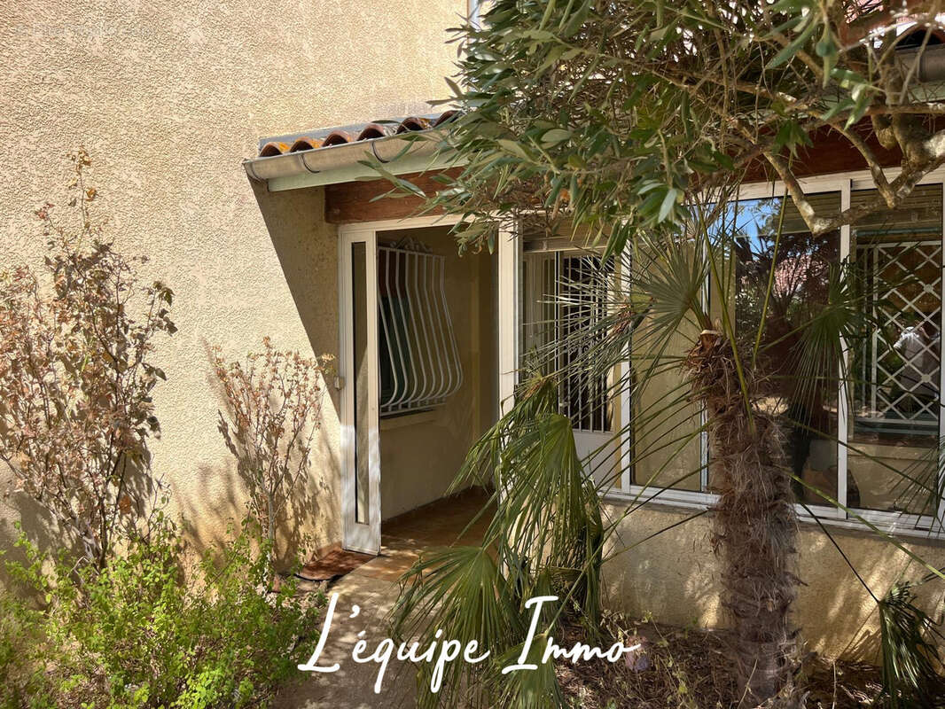 HYPER CENTRE - Maison T6 de 147 m2 - Parcelle de 747 m2- Double garage - - photo 4