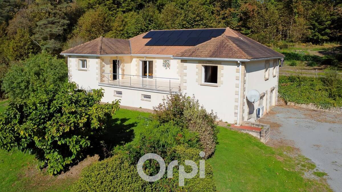 Maison à CHATELUS-LE-MARCHEIX