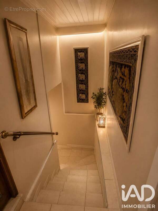 Maison 336 m² à Nanterre  - photo 4