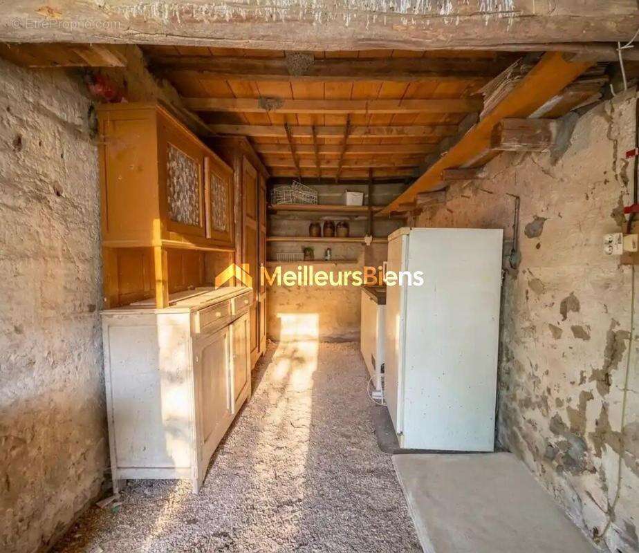 Ancien corps de ferme à fort potentiel sur 1 545 m² à Baneins - photo 13