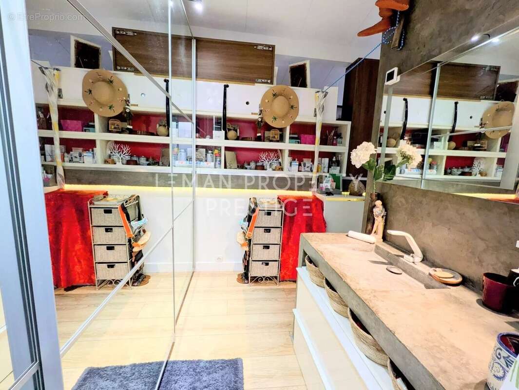 Appartement à VALLAURIS