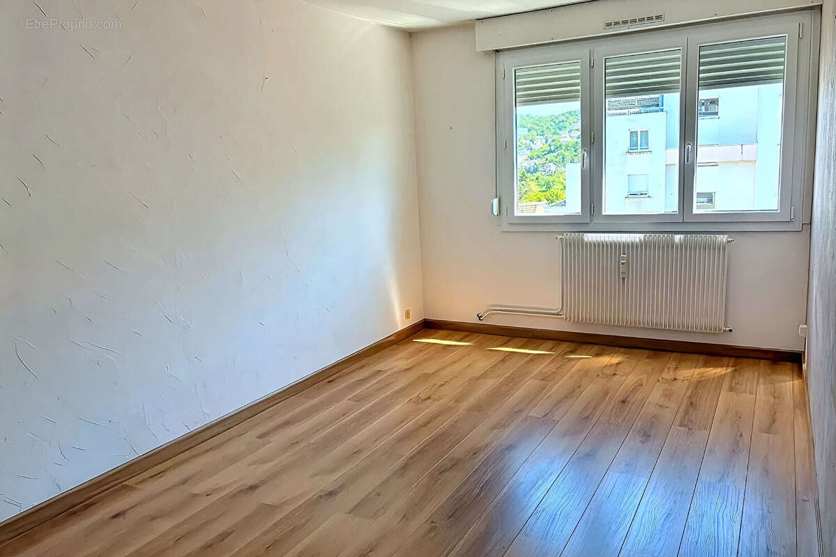 Vaste appartement 3 chambres avec balcons quartier des Chaprais à Besançon - photo 7