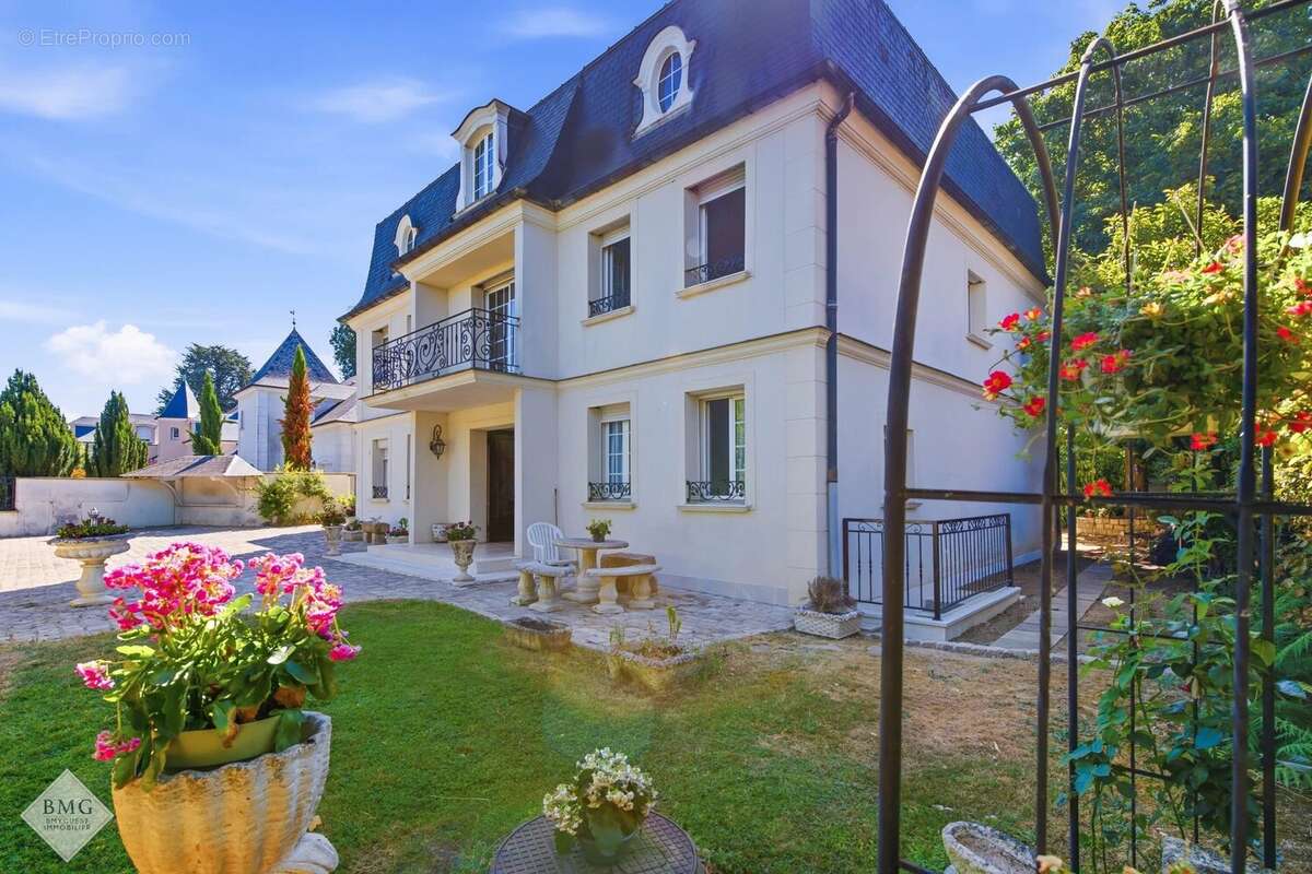 EXCLUSIVITÉ – LE PLESSIS-TRÉVISE (94420) Villa familiale de 290 m² en résidence recherchée - photo 4