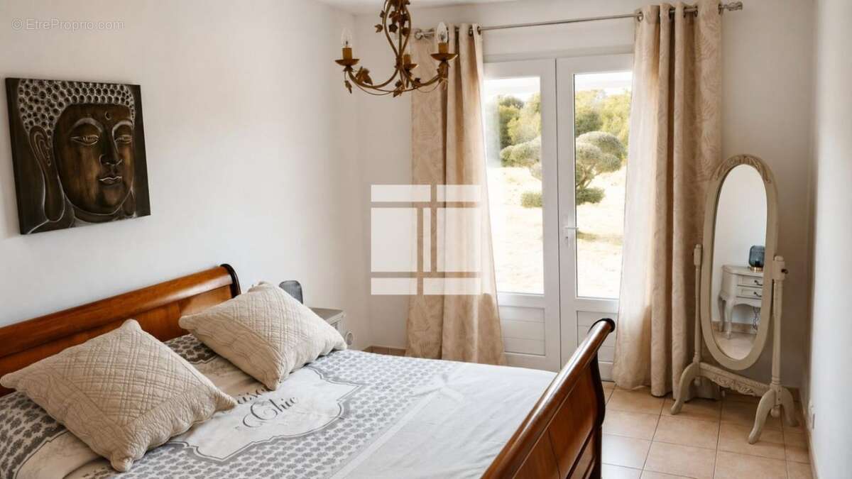 Charmante villa de 167m2 avec piscine édifiée sur un terrain de 2 722m2 - photo 9
