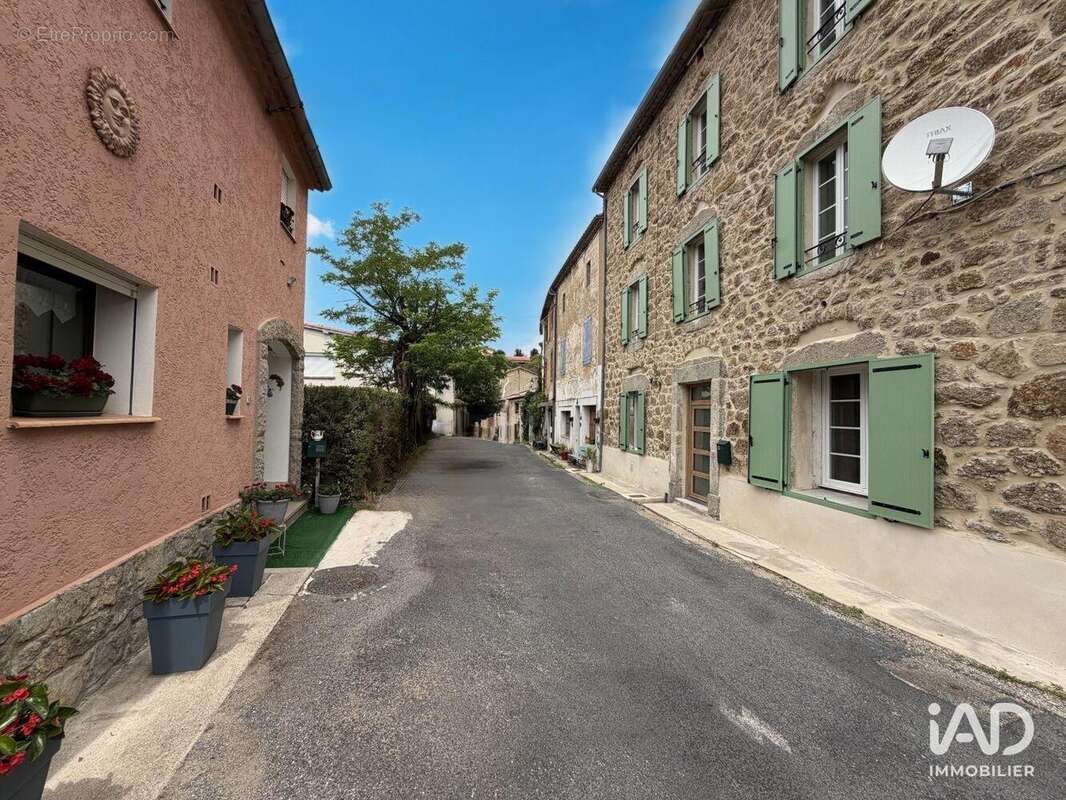 Maison 200 m² à Notre-Dame-De-La-Rouviere  - photo 2