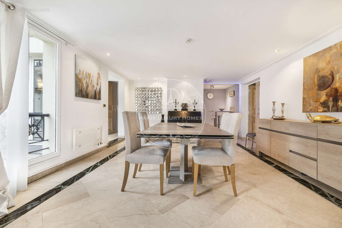 Appartement à PARIS-8E