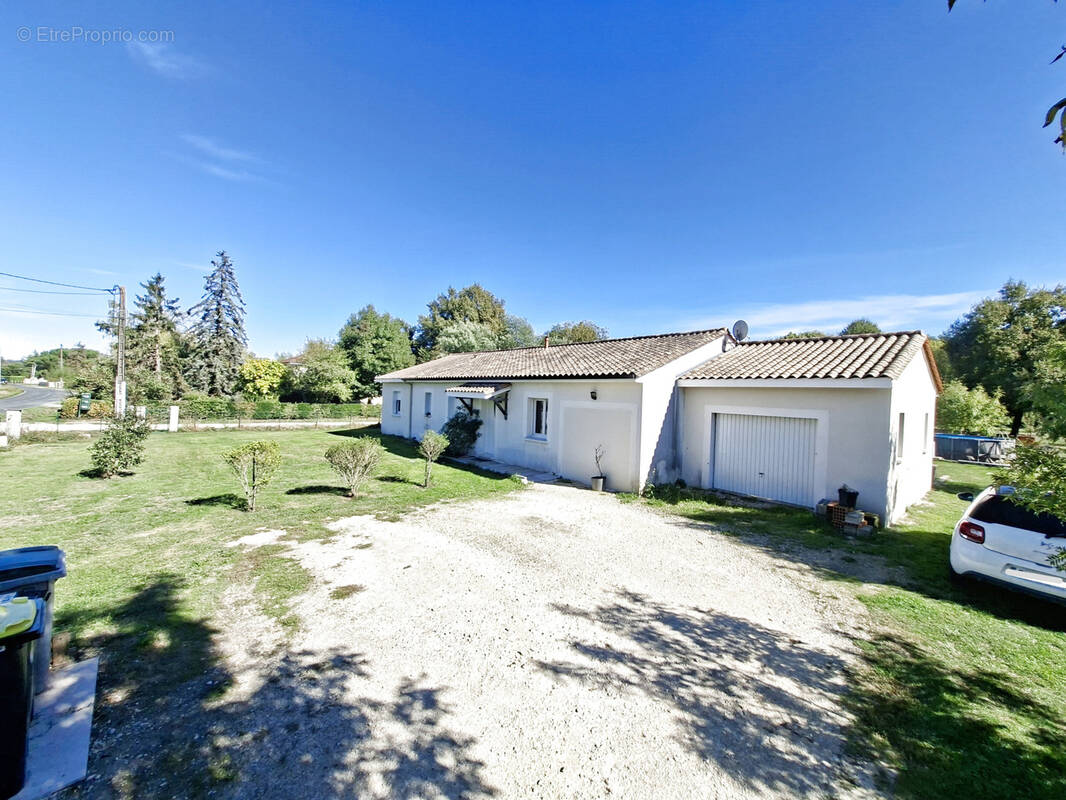 Maison à COURS-DE-PILE