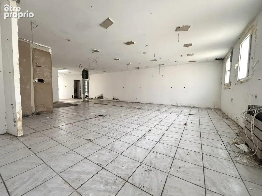 Immeuble commercial 215m2 - photo 2