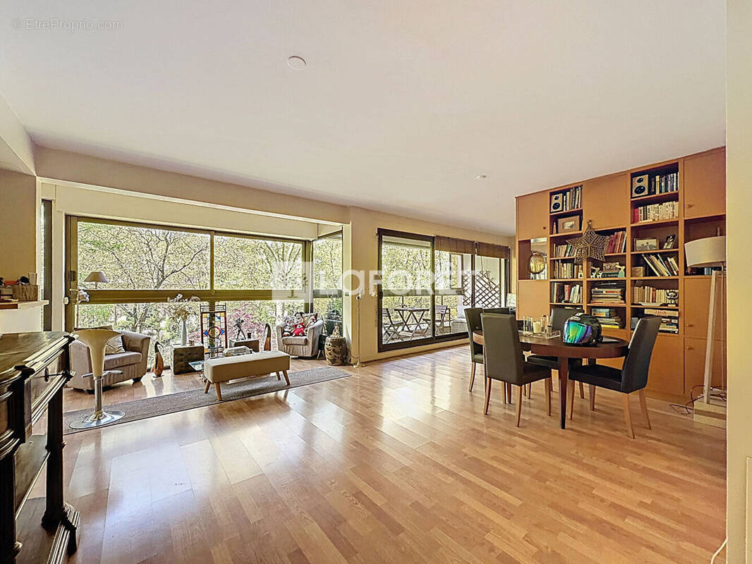 Appartement à NEUILLY-SUR-SEINE