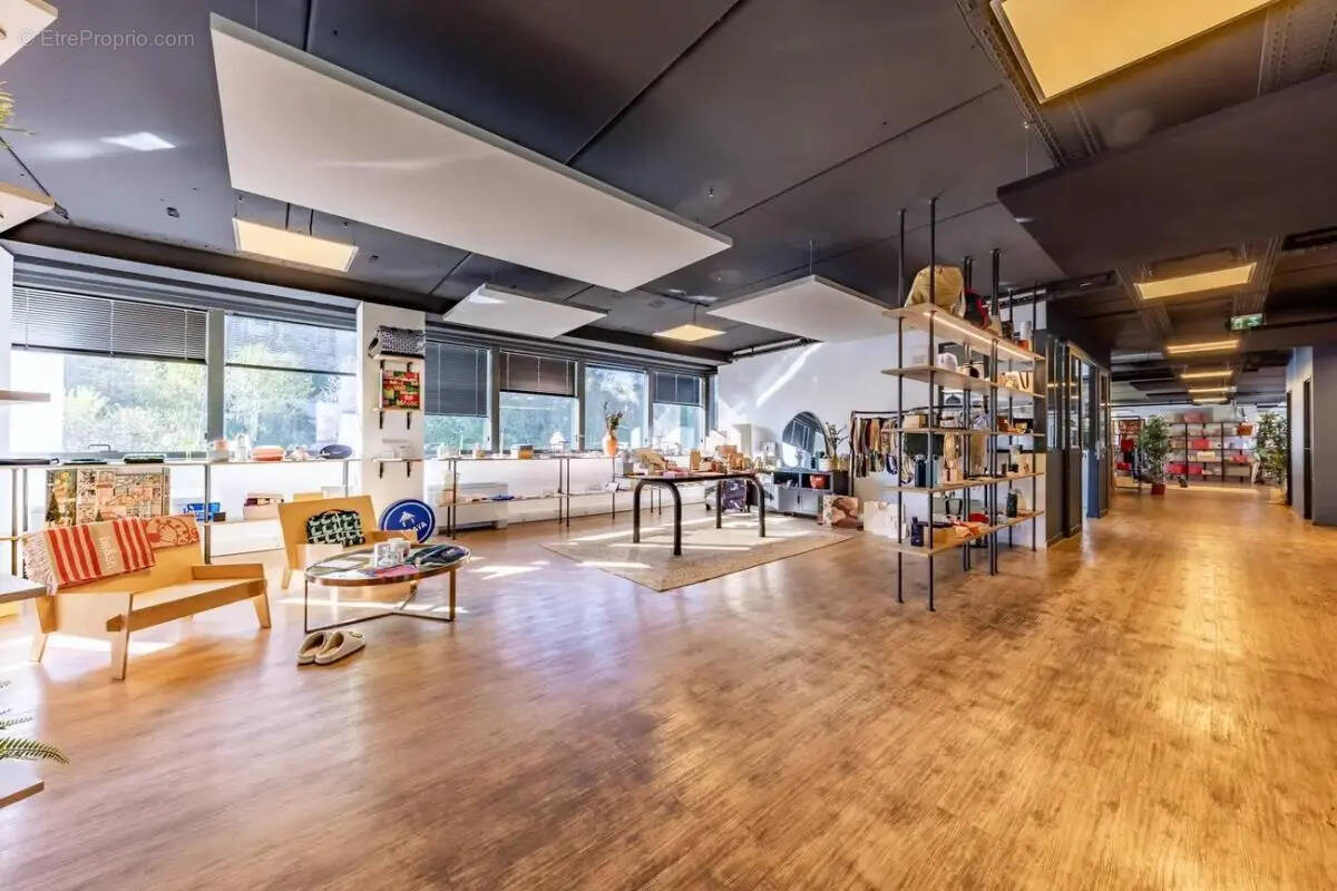 Commerce à ISSY-LES-MOULINEAUX