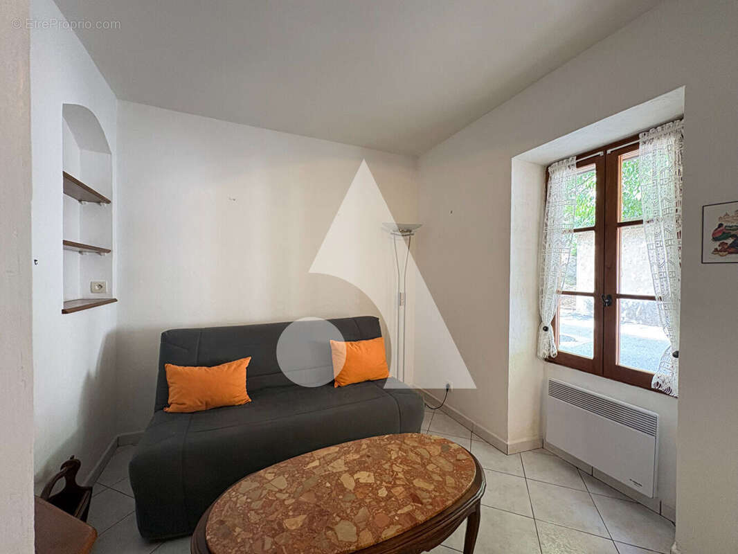 Appartement à LA ROQUETTE-SUR-VAR