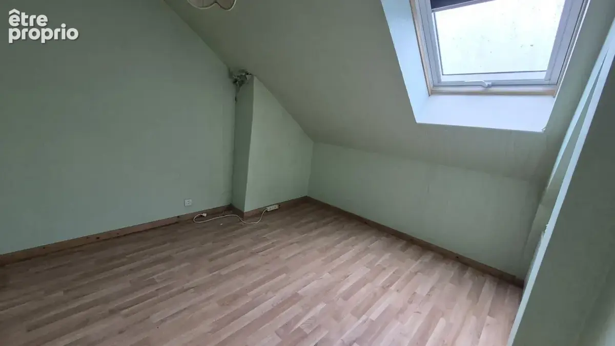 Maison 91 m2 à réinventer   Sous-sol complet et beau potenti - photo 9