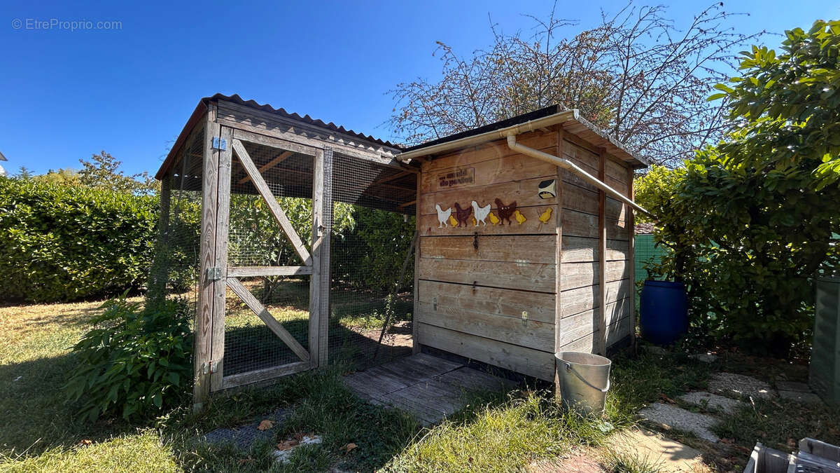 Propriété de caractère avec son jardin arboré - photo 12