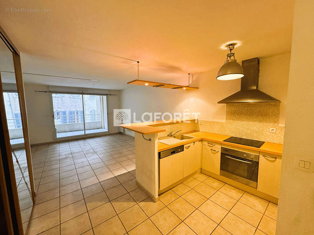 Appartement à MARSEILLE-8E