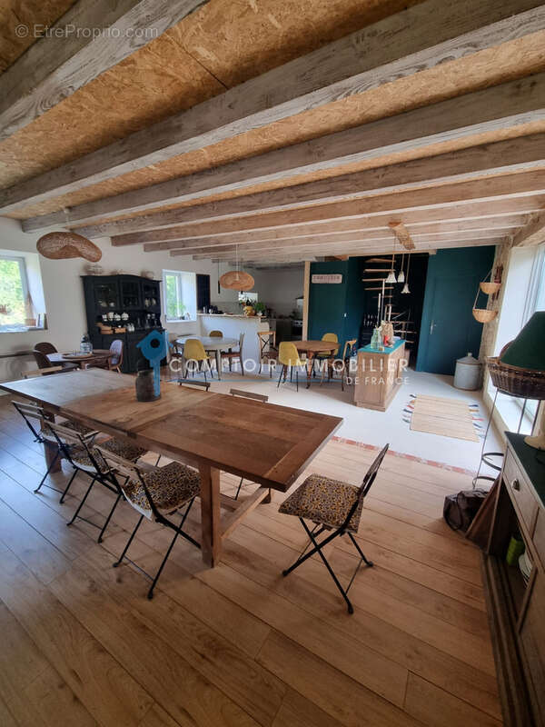 Sault : ferme de 500m2 habitables sur 35 000 m2 du terrain à acheter 1164000 € - photo 5