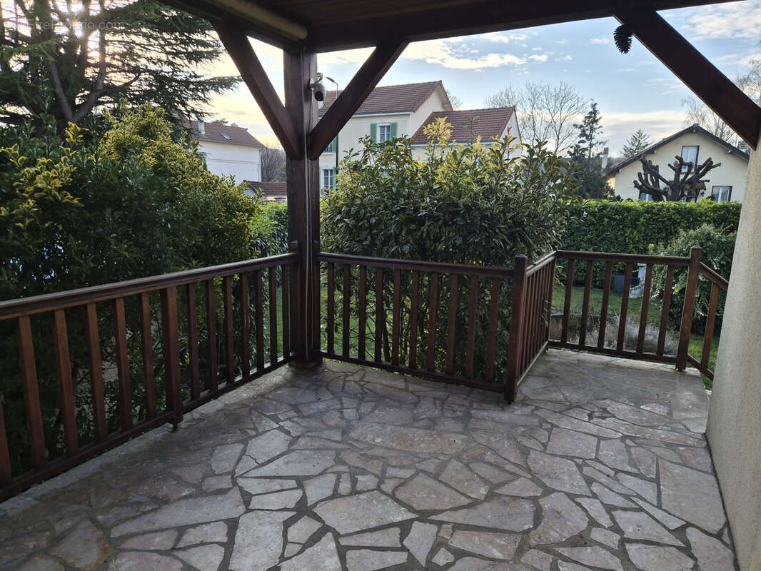 Maison à MAURECOURT