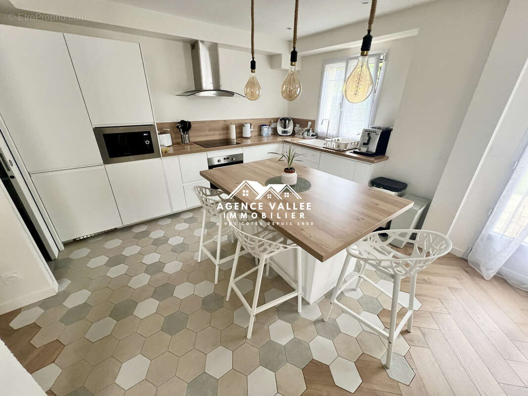 Maison à SAINT-PIERRE-DU-PERRAY