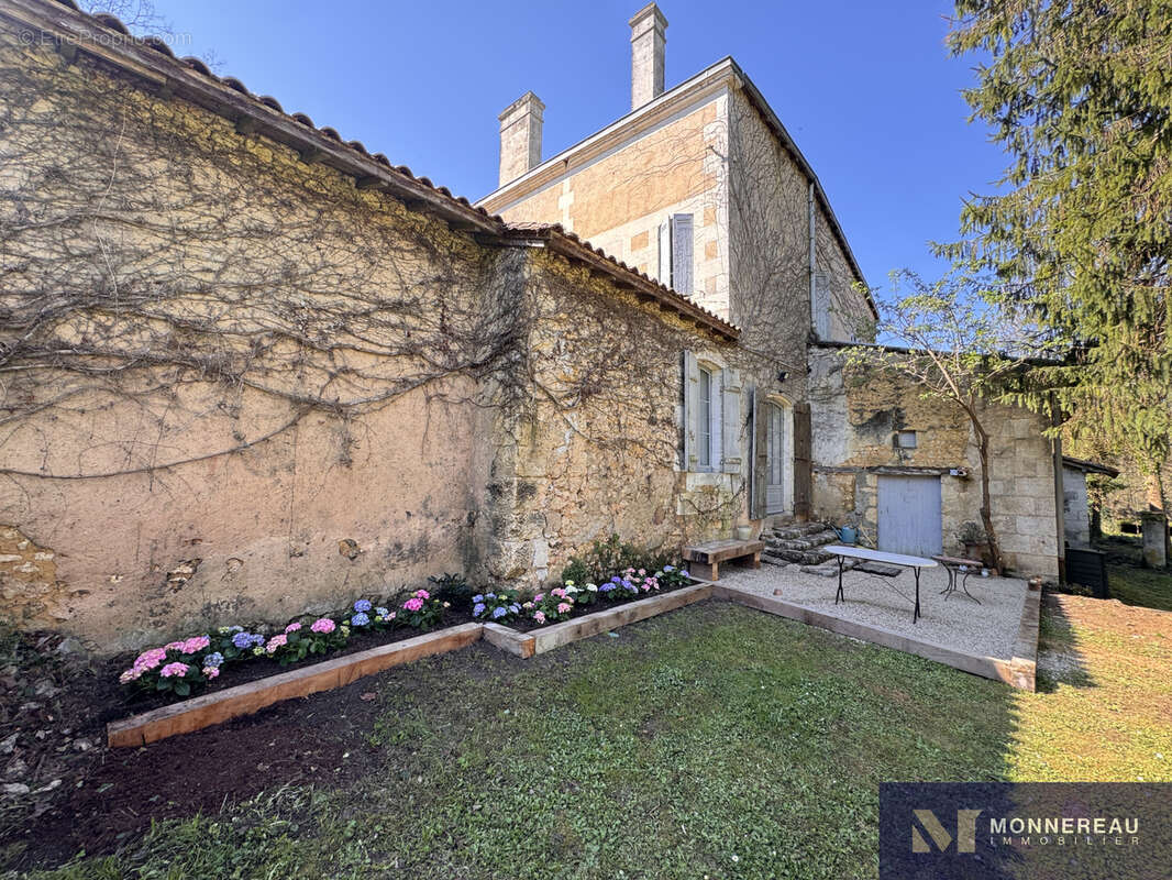 Maison à MONTGUYON