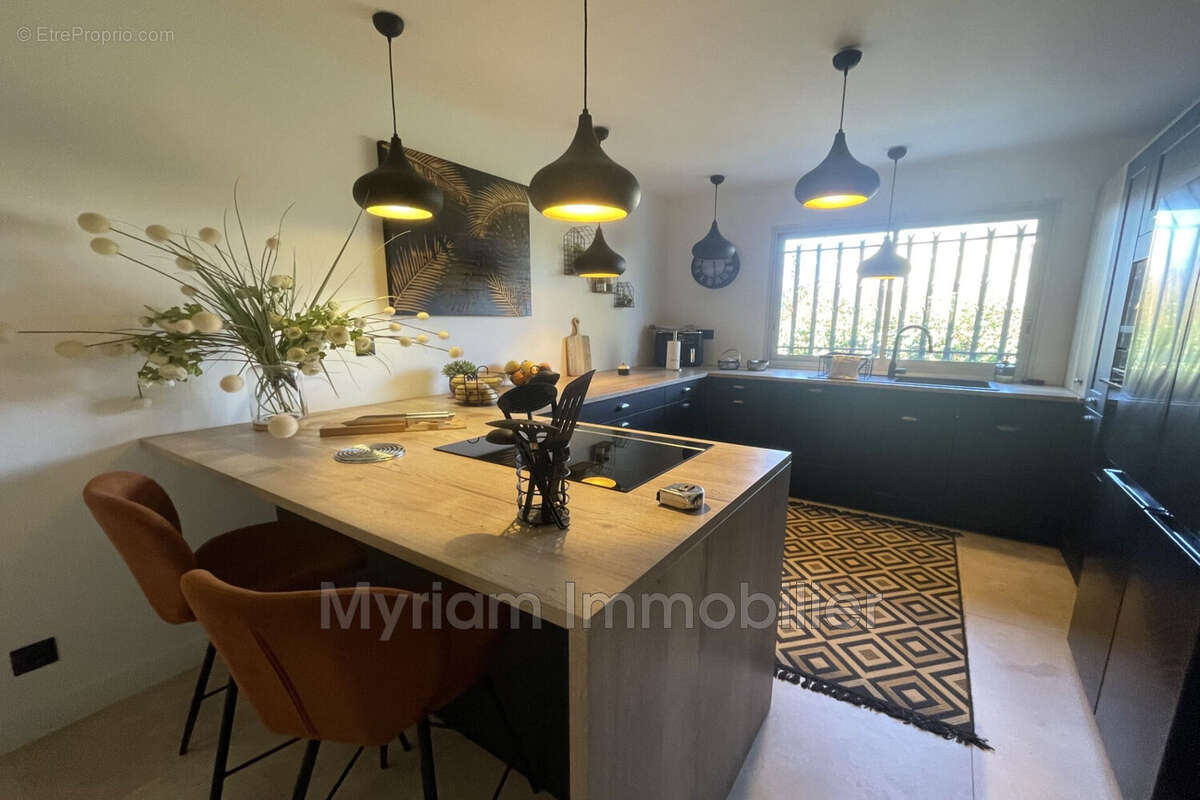 Maison à SAINT-CEZAIRE-SUR-SIAGNE