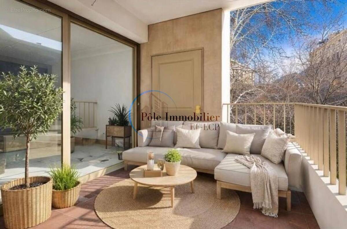 Appartement à MARSEILLE-1E