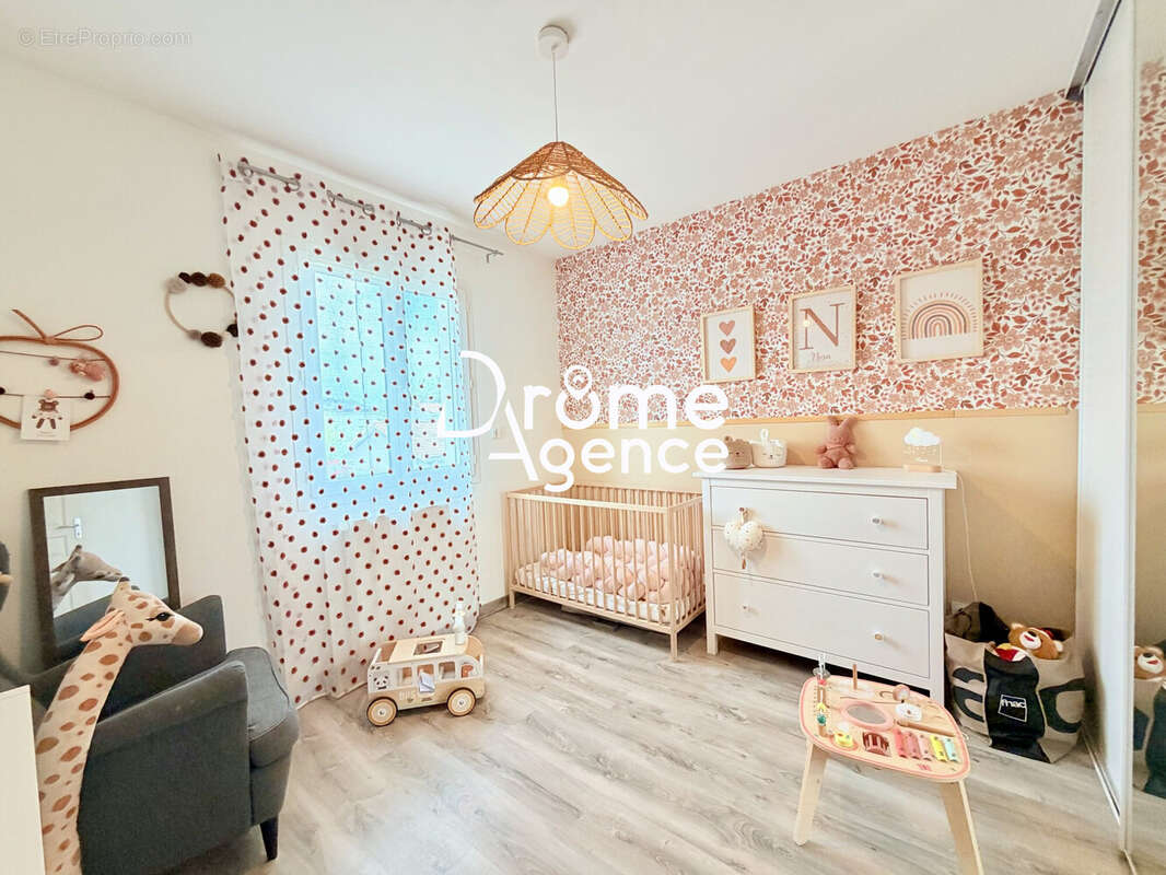 Maison 93 m² à Valence  - photo 8