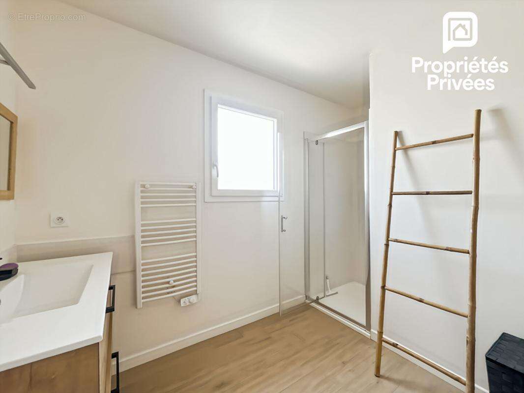 Maison récente de plain-pied avec piscine et garage à Val de Virvée - 305 000 - photo 16