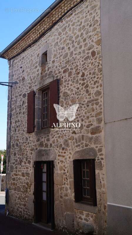 Maison à CHAMPNIERS-ET-REILHAC