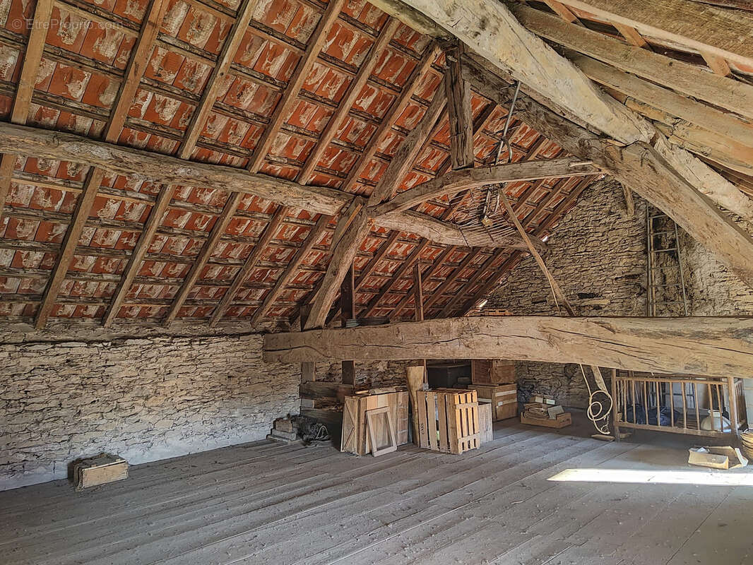 Maison à PORCIEU-AMBLAGNIEU